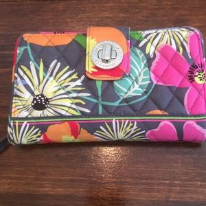 Vera Bradley LOCK TURN JAZZY BLOOMS WALLET NEWISH